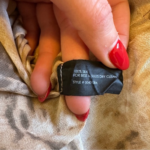 Club Monaco Silk Animal Print Blouse Size Medium - Picture 6 of 7